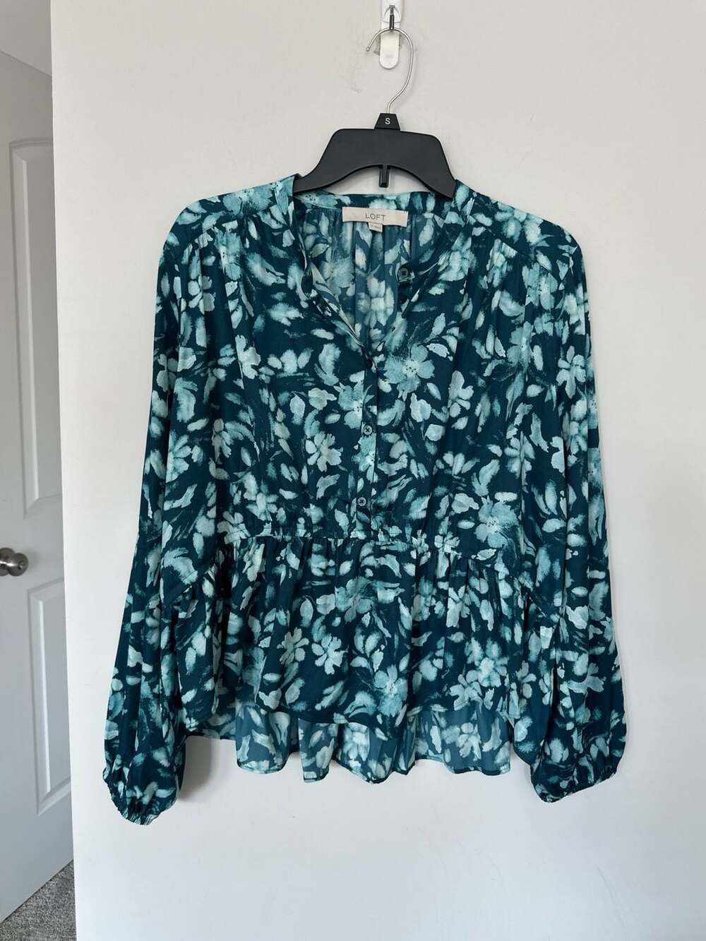 Loft Floral Peplum Blouse Size 12 Teal Green Long Sleeve Button Front Top